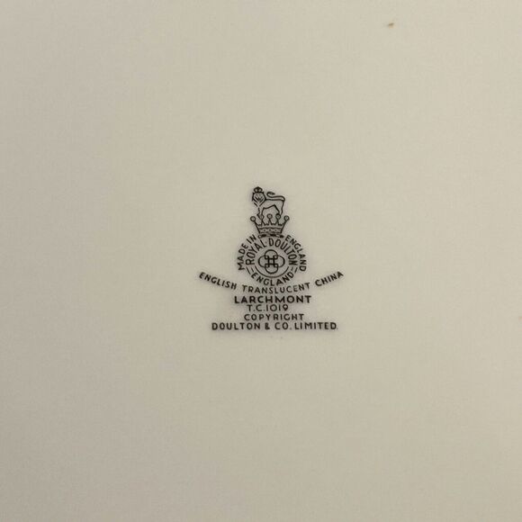 Royal Doulton 5Pc PLACE SETTING LARCHMONT Dinner Plate Salad Bread Cup & Saucer - Picture 7 of 10